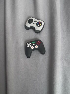 Wireless Game Controller Set - Black and Silver jibbitz
